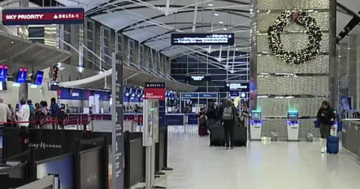 Thousands prepare for Thanksgiving travel at Detroit Metro Airport