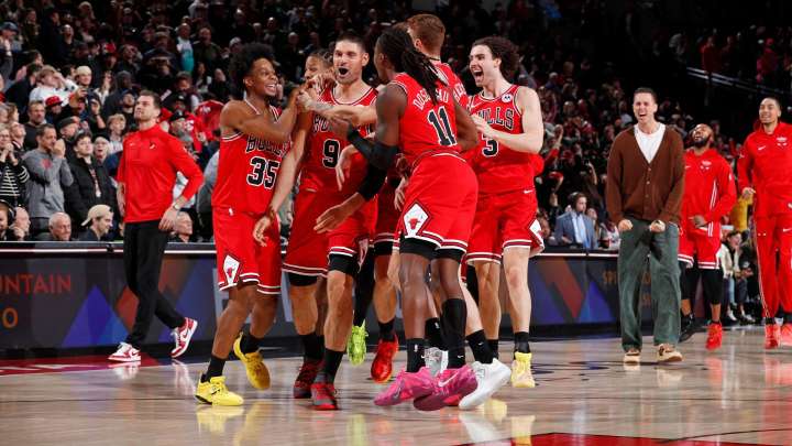 Vucevic's buzzer-beating 3 gives the Bulls a 122