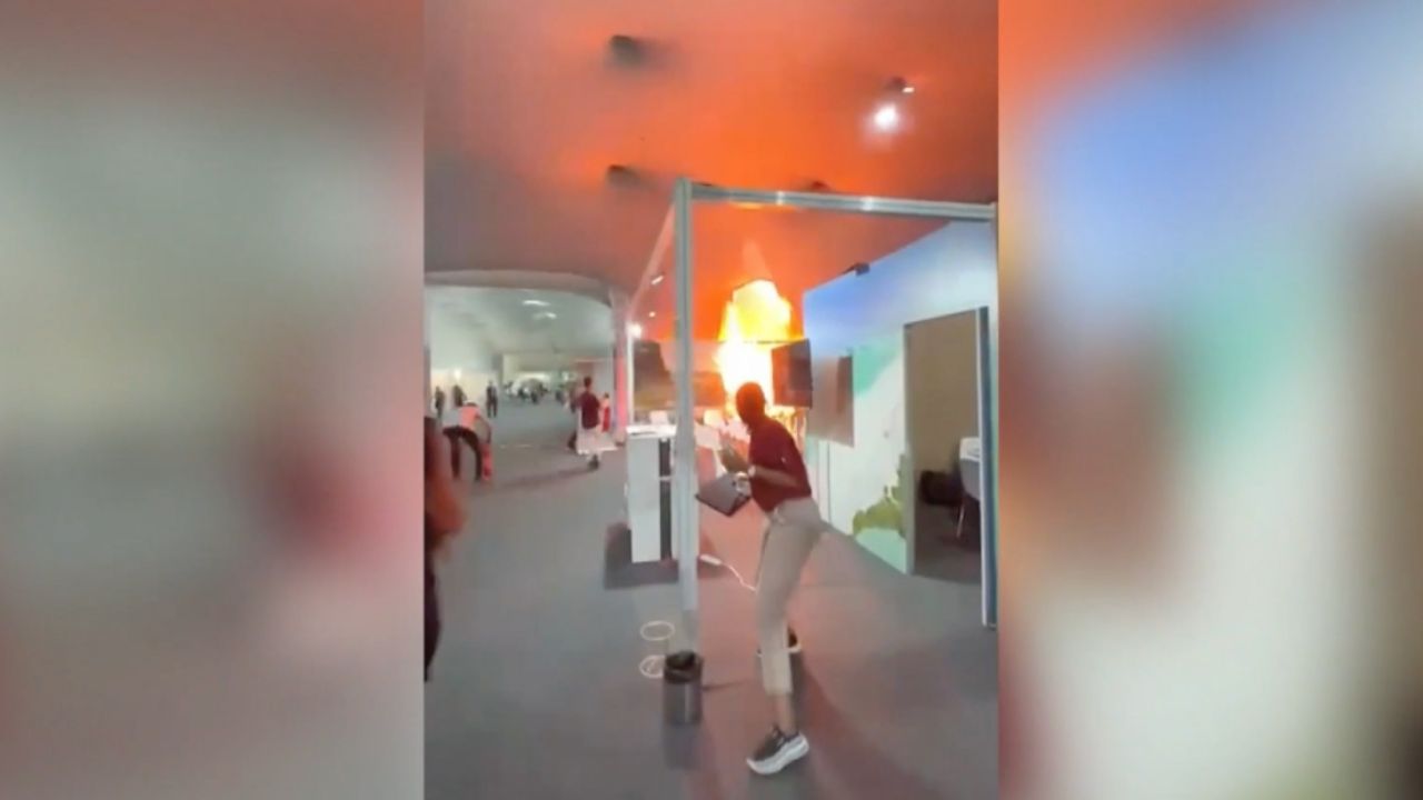 Se registra incendio en la zona de negociaciones de la COP30 en Brasil; evacúan a decenas y no hay heridos