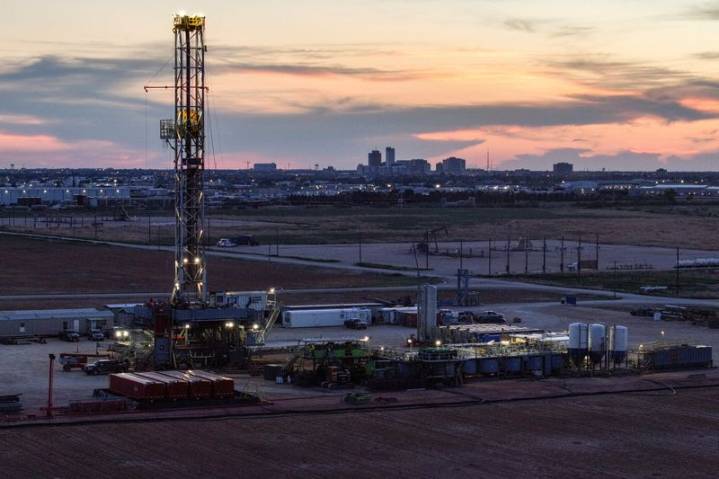 US drillers add oil and gas rigs for third time in four weeks, says Baker Hughes