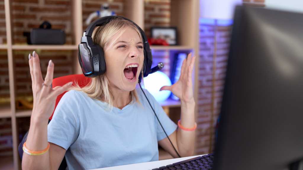 Major bug in Windows 11 has users suddenly seeing red