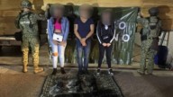 Militares detienen a tres personas con armas y droga en Culiacán