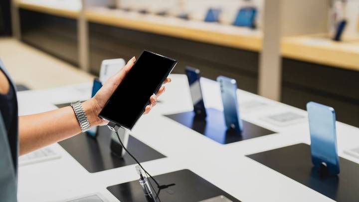 Si piensa comprar un celular durante el Black Friday, evite cometer este error porque podría salirle muy caro más adelante