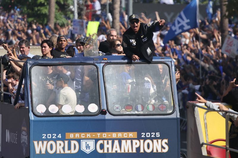 Baseball-Thousands line downtown Los Angeles for Dodgers championship parade