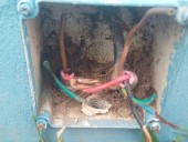 En Castelli, repararon luminarias en la plazoleta de la Estación