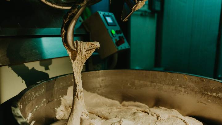 Baker Strangled To Death After Her Scarf Got Caught In Dough Mixing Machine