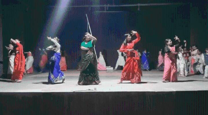 Zubeen Garg-ko mande ra·ani bak gita Sri Krishna Rash Utsav-ko ong·atna chadamberang tarisamsoa