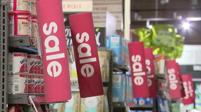 Thanksgiving grocery shoppers prepare with cost