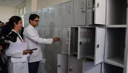 Police Conduct Surprise Locker Checks of Doctors and Staff in Ganderbal Hospitals