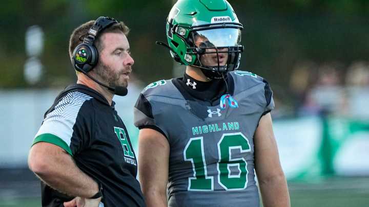 Friday night fever | Highland QB Grady Gibb powers Hornets to victory