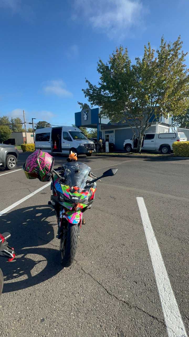 Video shows armed immigration agents surround Oregon high schoolers at coffee shop