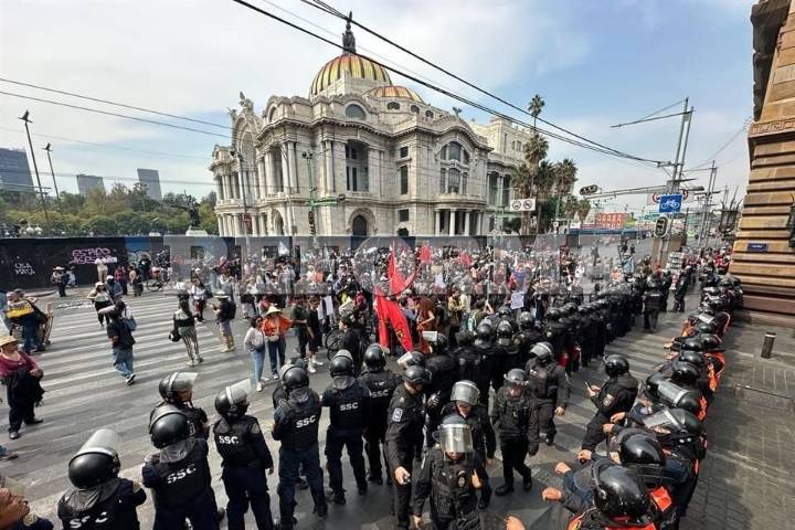 Impiden paso de marcha de Generación Z al Zócalo