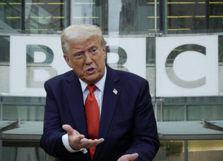 Ante riesgo de millonaria demanda, la BBC se disculpó con Trump tras polémica por montaje engañoso de discurso