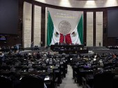 Aprueban en ‘fast track’ reforma impulsada por Monreal para frenar abusos bancarios