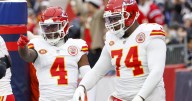 Chiefs lose starters on offense, defense to injury in 1st half at Dallas