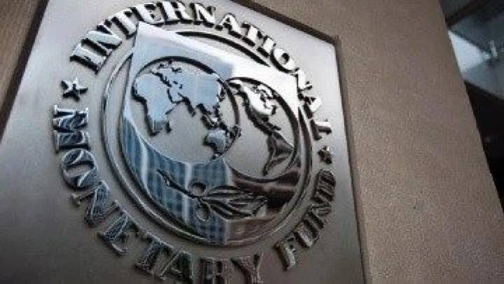 El FMI volvió a advertir por las reservas y pidió acelerar la acumulación ante la volatilidad del dólar