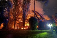 Un incendio arrasa la cúpula de madera del restaurante Mas Marroch, el espacio de eventos de los hermanos Roca
