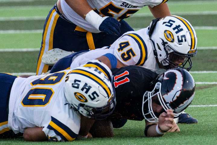 Watch Saline vs. Woodhaven Michigan high school football playoffs live tonight (11/7/2025)