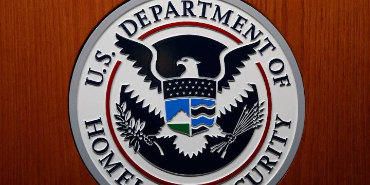 Federal agents drive off with 1-year-old girl after arresting her father outside a Home Depot