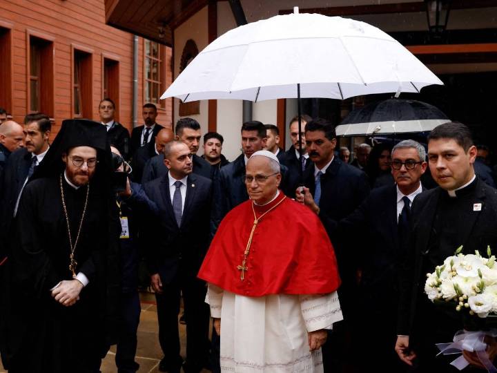 Sorpresa en Estambul: el papa León no se detiene a rezar en la Mezquita Azul