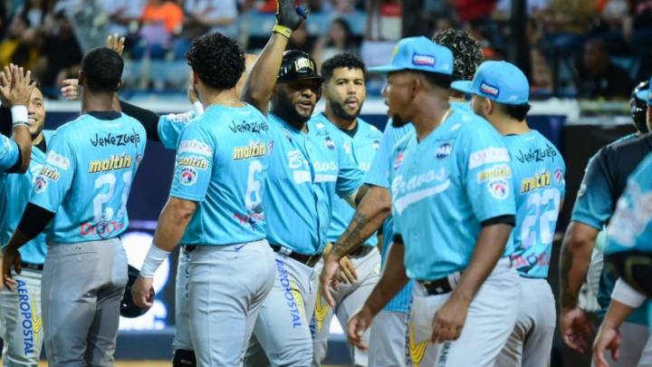 Bravos derrotó a Águilas para alcanzarlos en la cima (+resultados)