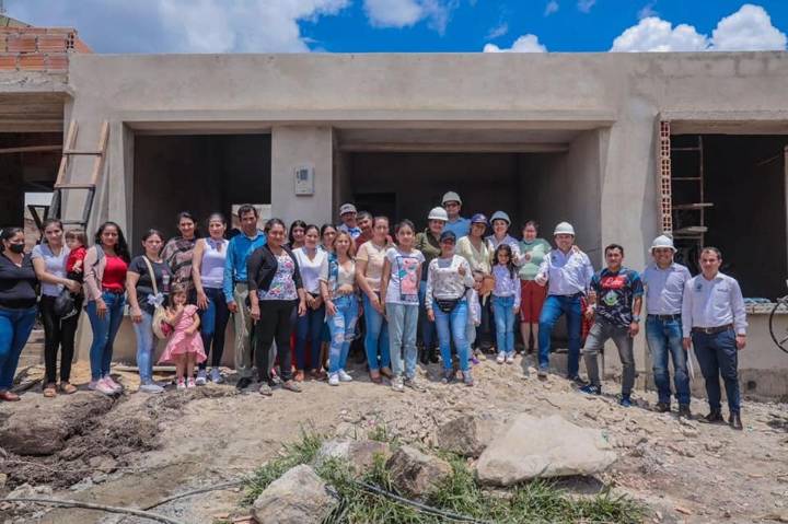 27 jefes de hogar de Sácama recibirán vivienda