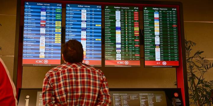 Un sindicalista del sector aeronáutico advirtió: “Vamos a afectar a los pasajeros”