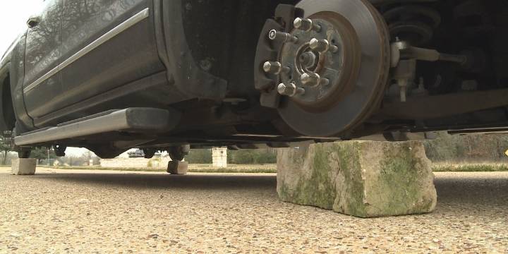 Police investigate string of overnight rim-and-tire thefts in Cromwell neighborhood