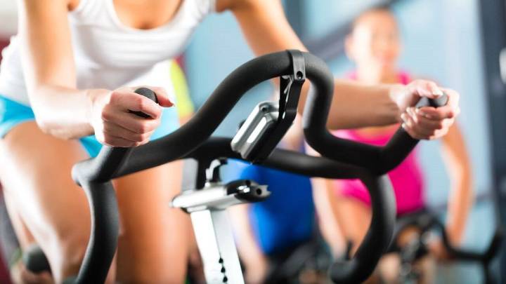 Cómo son los ejercicios para aprovechar los días de sol y mejorar el estado físico