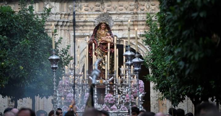 La mejores imágenes de la procesión de la Virgen del Amparo