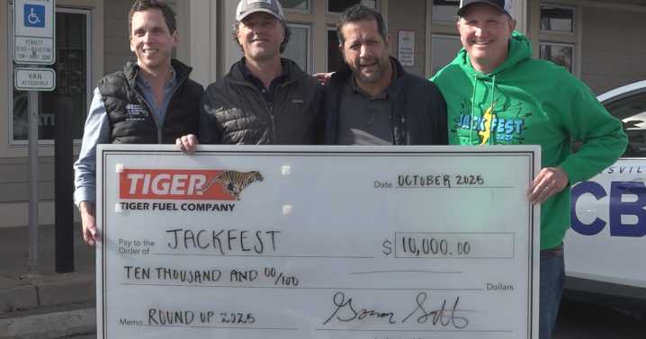 Tiger Fuel presents $10,000 check