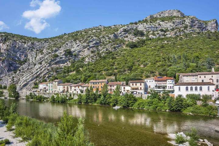 Elderly Man Stuck in Ravine for 3 Days, Survived on Red Wine