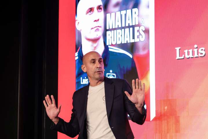 Rubiales: «El Gobierno me dijo que dimitiera un lunes o que echaba a todo mi equipo»