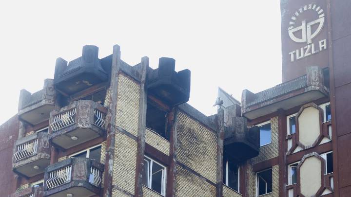 Two hospital deaths raise the toll from a retirement home fire in Bosnia to 13 dead