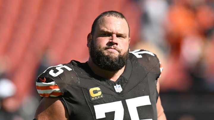 How Shedeur Sanders impressed Joel Bitonio in first start