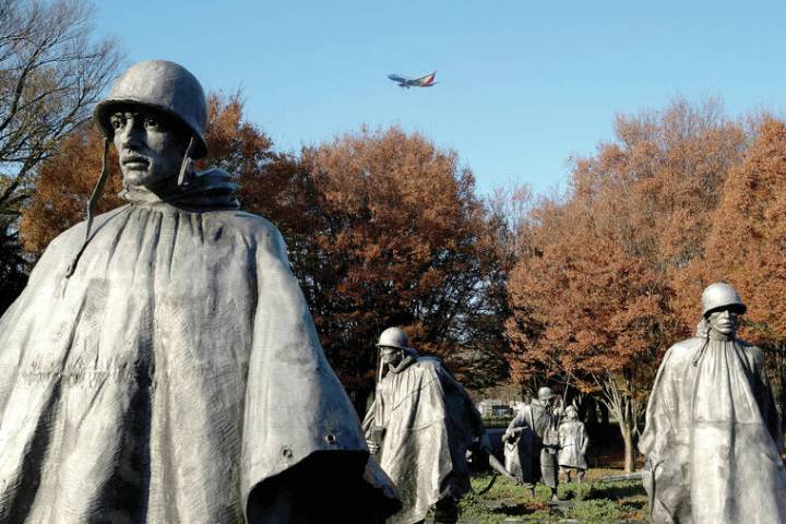 US airlines cancel 1,200 flights Tuesday as shutdown continues