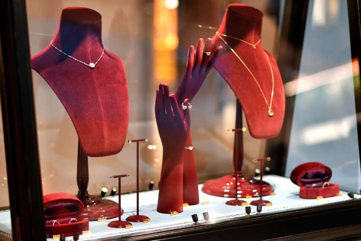 High street jewellery giants struggle to sparkle