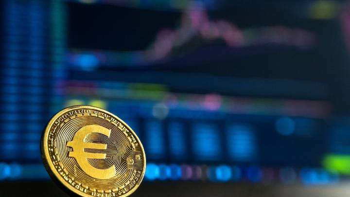 El bitcoin, en riesgo de perder los 100.000 dólares de cotización