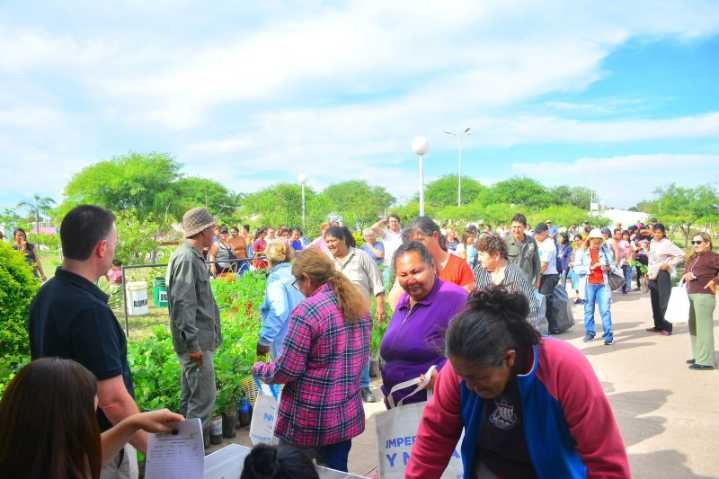 Exitosa entrega de plantines en el Pulmón Verde de Castelli