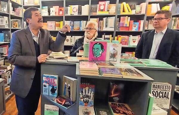 Propone Javier Corral liberar el IVA a librerías