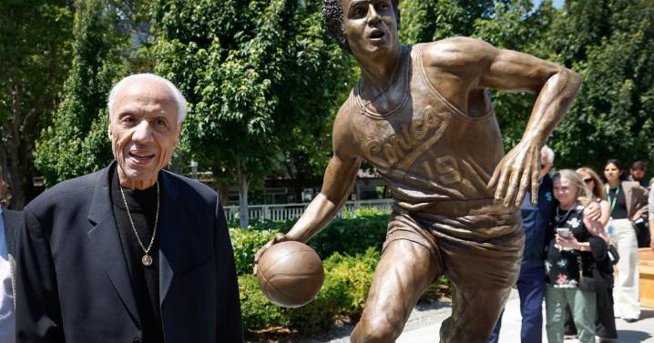 Legendary Hall of Fame player, coach Lenny Wilkens dies at 88