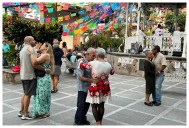 Plaza de armas de Puerto Vallarta recobró su esplendor y ambiente; con orquesta y sin vendimias