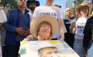 Doña Raquel, abuelita de Carlos Manzo, asiste a la marcha de la Generación Z