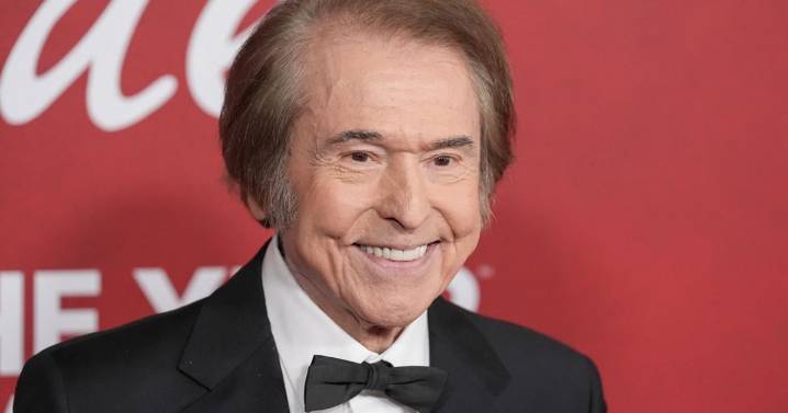 Raphael es el “hombre más feliz” tras convertirse en Persona del Año de los Latin Grammy