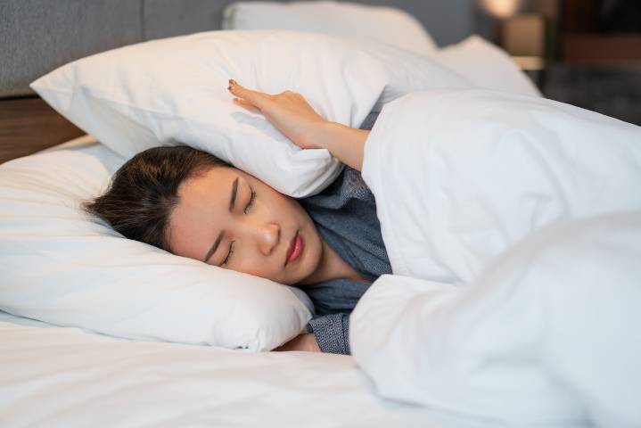 Dear Annie: Noisy upstairs neighbors are ruining my peace and quiet