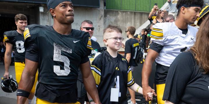 Urbandale 12-year-old to be Kid Captain for when Hawkeyes visit USC