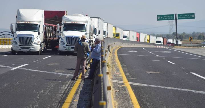 Transportistas descartan motivaciones políticas para bloqueos y desmienten convocatoria a diálogo en Segob