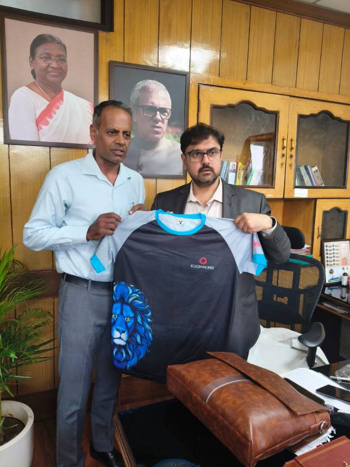 Satish Sharma unveils official Jersey for 3rd edition of Jammu Midnight Marathon