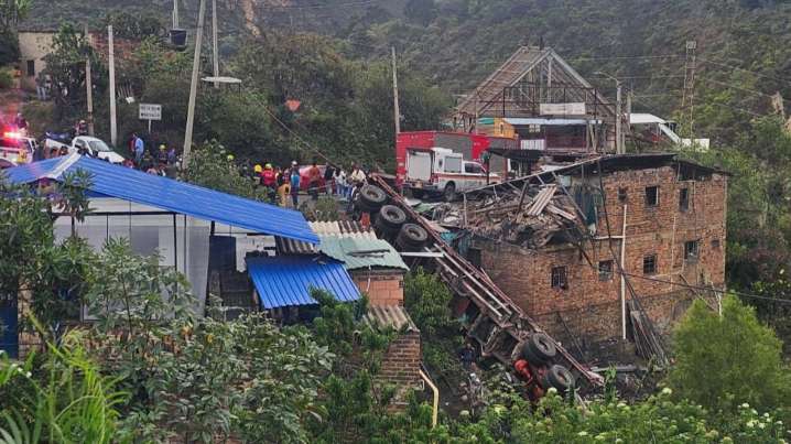 ESE Salud Paz de Río atendió emergencia por accidente vial que dejó dos niños fallecidos y seis personas heridas en el municipio