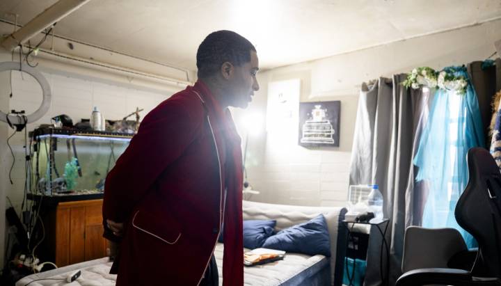 Fed-up CHA tenants demand city action to fix squalid apartments